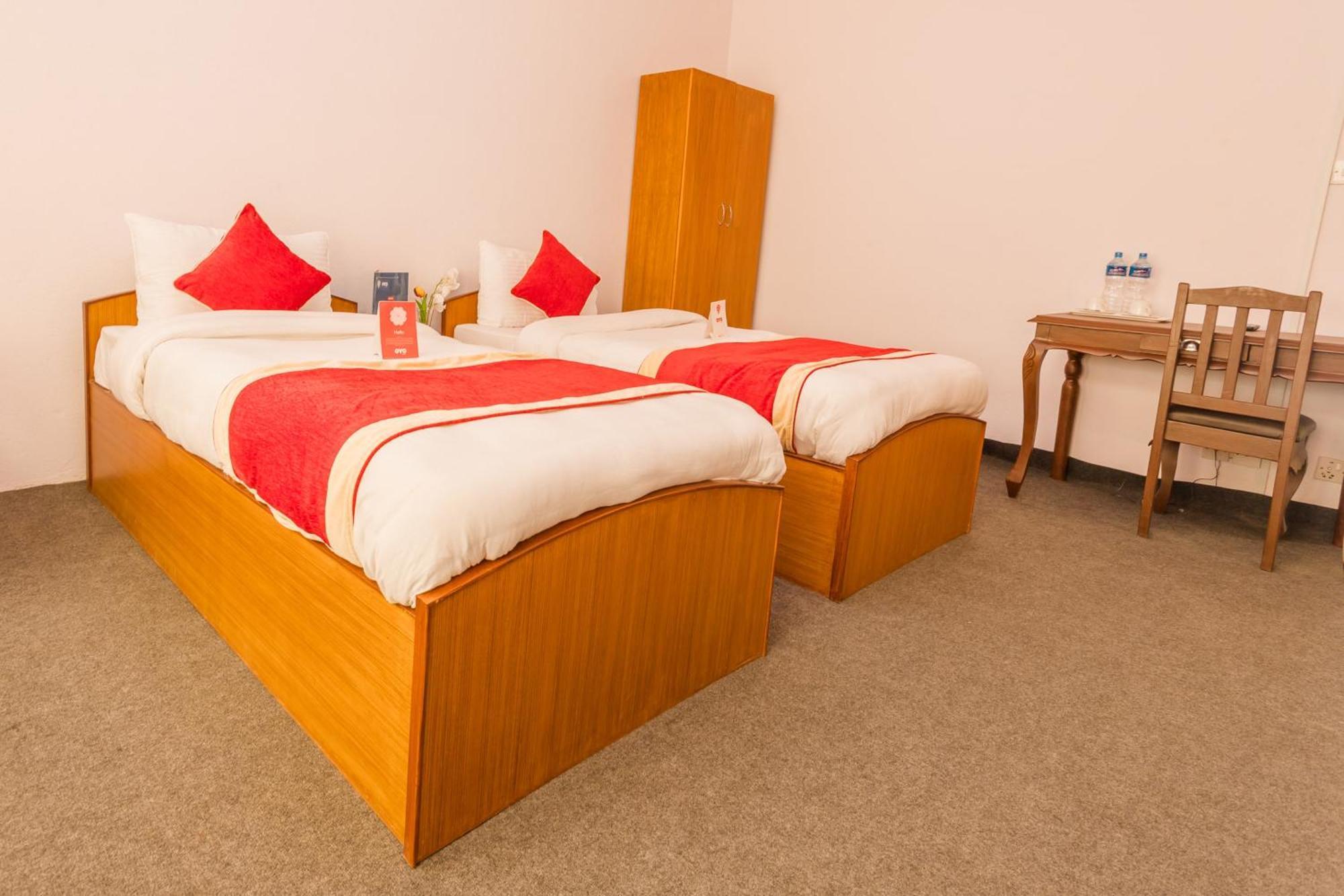 Oyo 135 Lost Garden Apartment And Guest House Kathmandu Luaran gambar