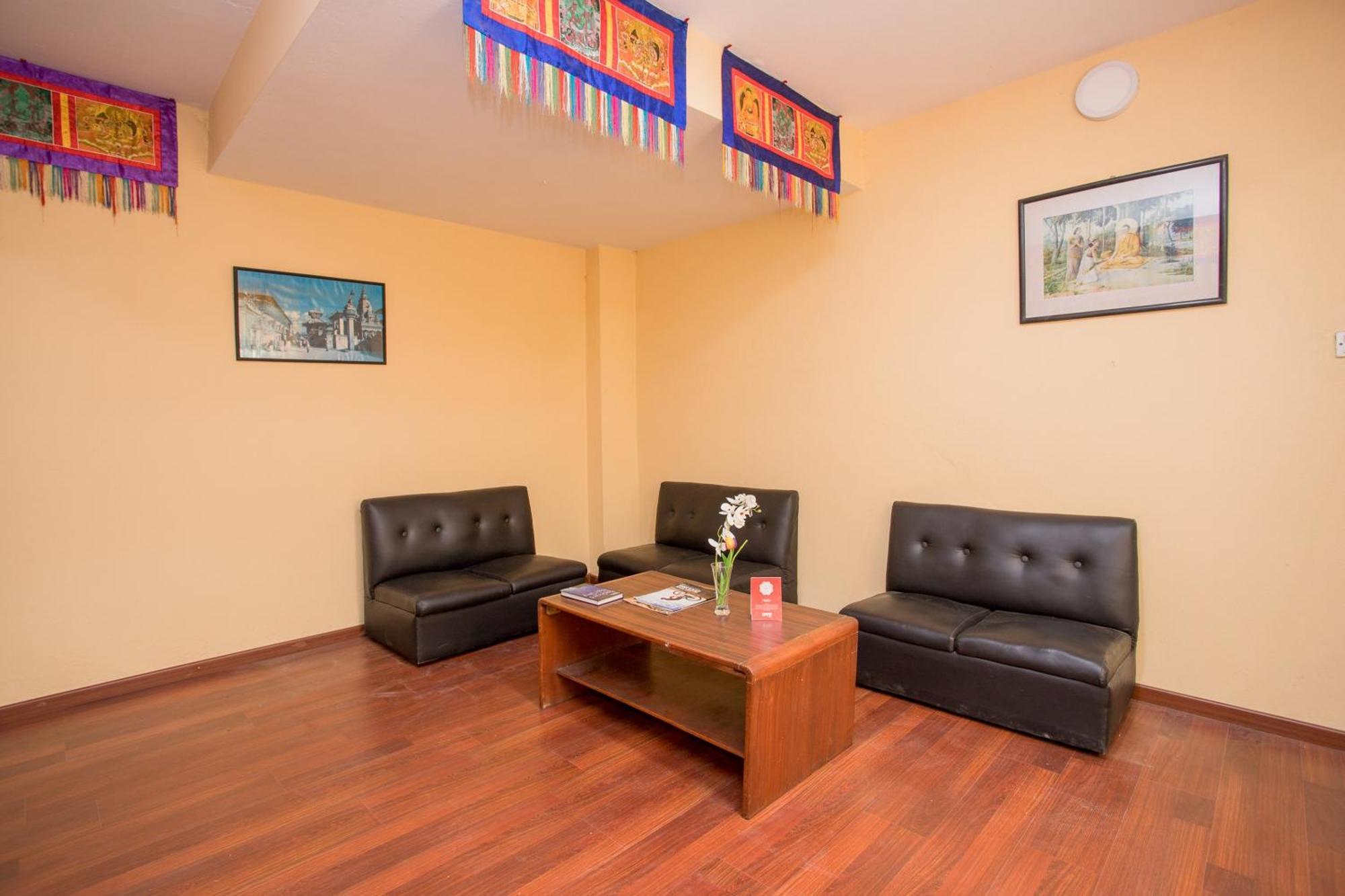 Oyo 135 Lost Garden Apartment And Guest House Kathmandu Luaran gambar