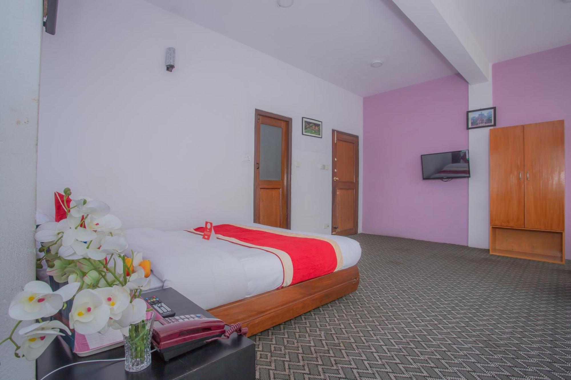 Oyo 135 Lost Garden Apartment And Guest House Kathmandu Luaran gambar